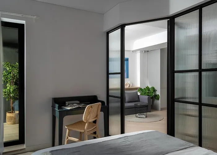 North By Urbanesq Cortina A *